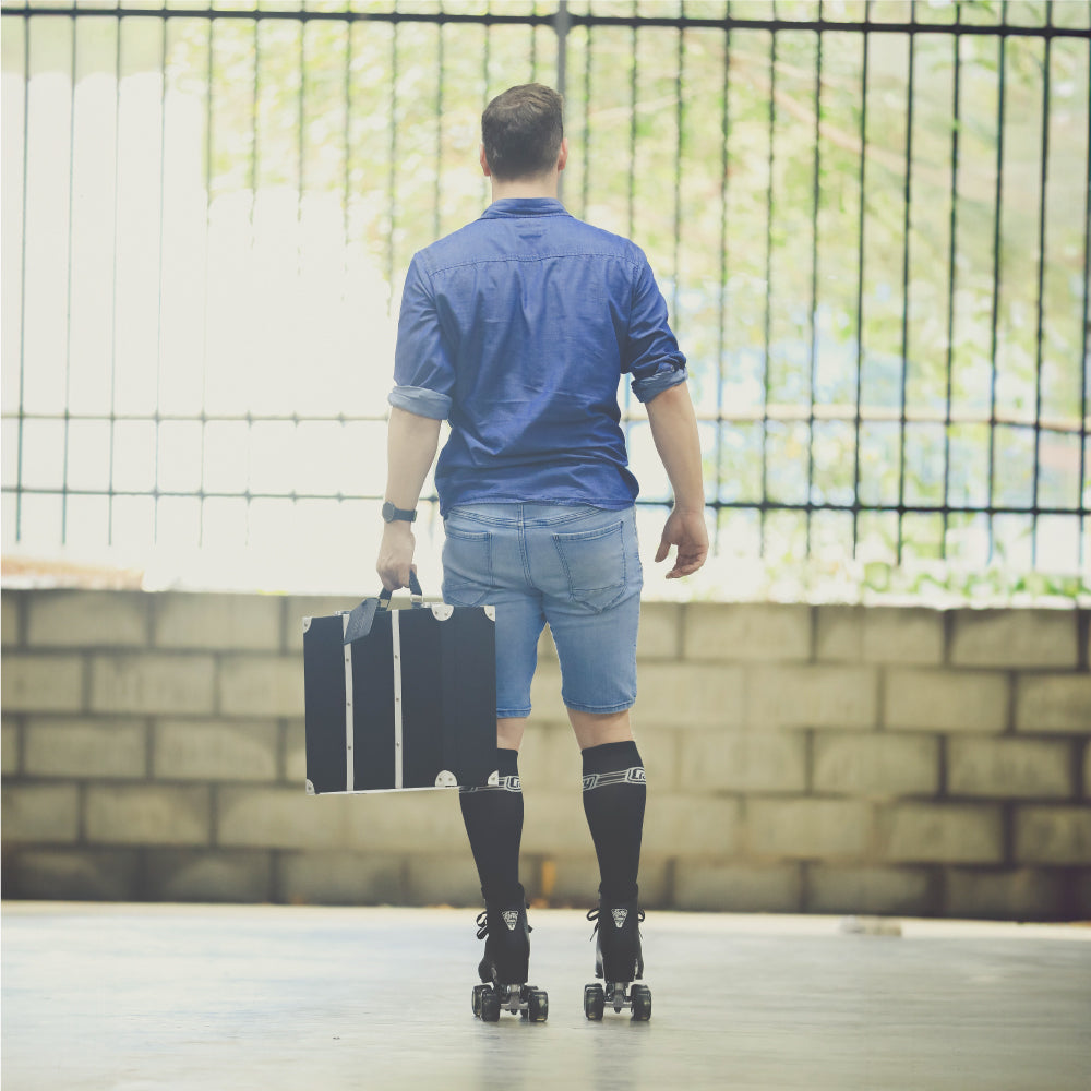Warehouse Deal | RETRO - Black Roller Skates